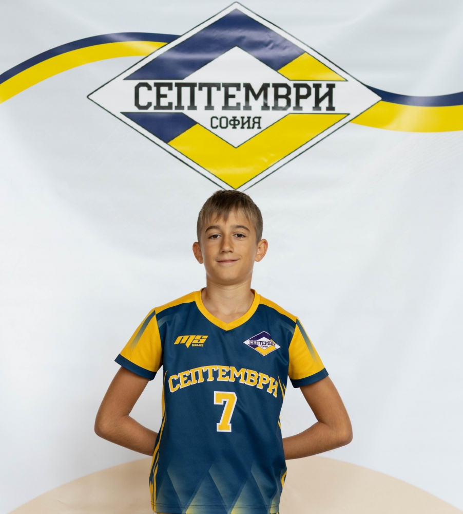 Никола Узунов